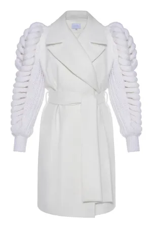 BELTED WHITE COAT WITH KNITTED SLEEVES